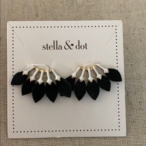 Feather studs **NEW**